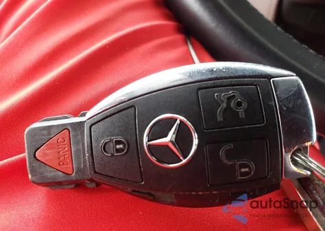 2011 Mercedes-Benz C 300 Luxury 4Matic/Sport 4Matic из США, поврежденный, VIN WDDGF8BB7BR180981